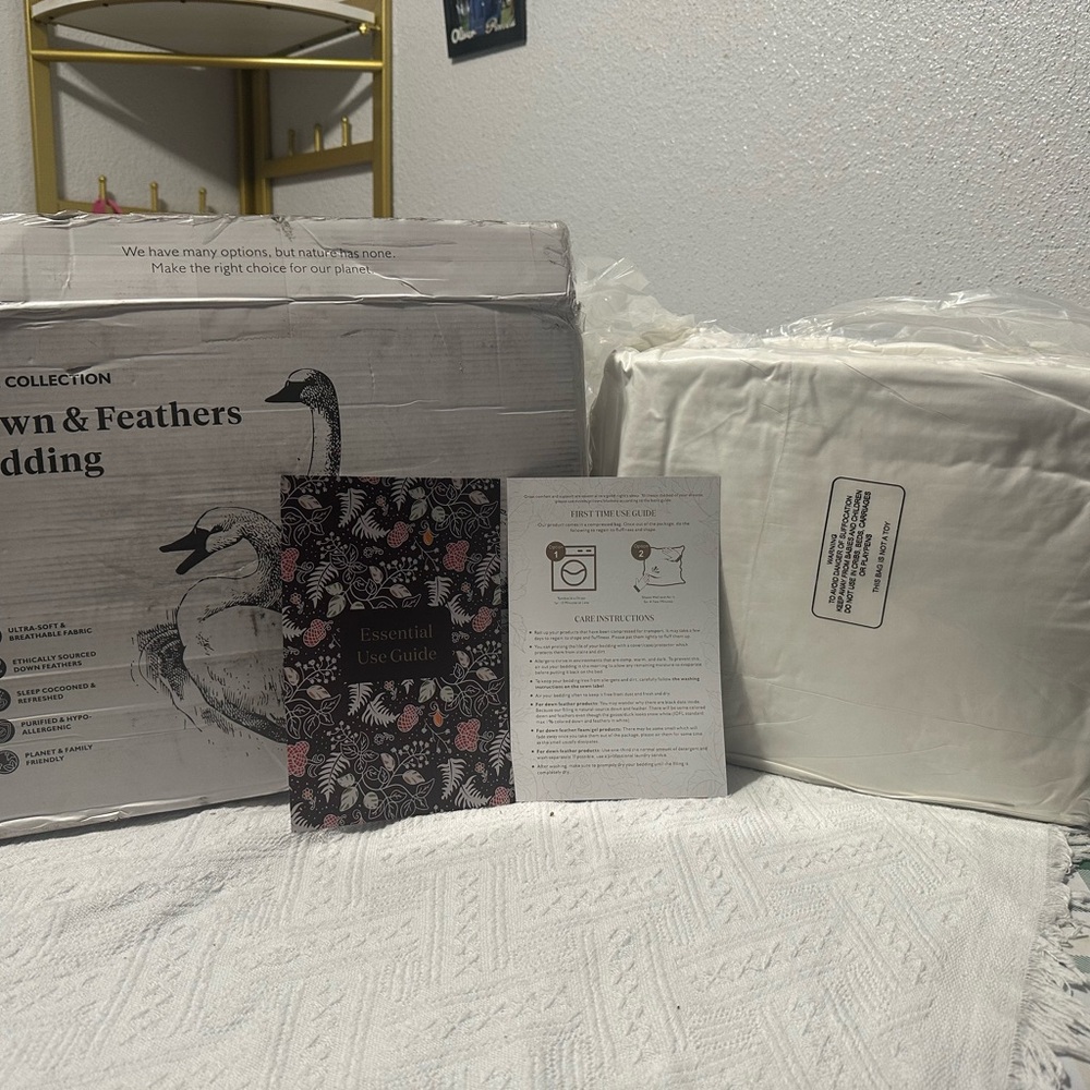 White Down & Feathers Bedding Set